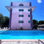 Modern With Outdoor Pool-beahost Appartement *